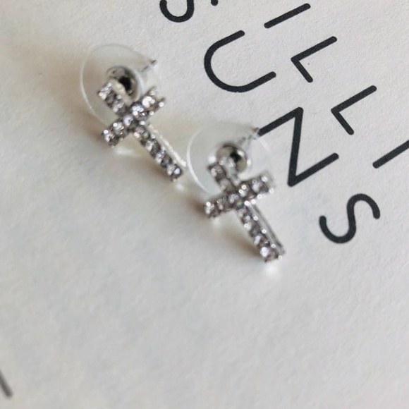 Alquimia Jewelry - Luxury Diamond style silver pave Cross stud earrings statement